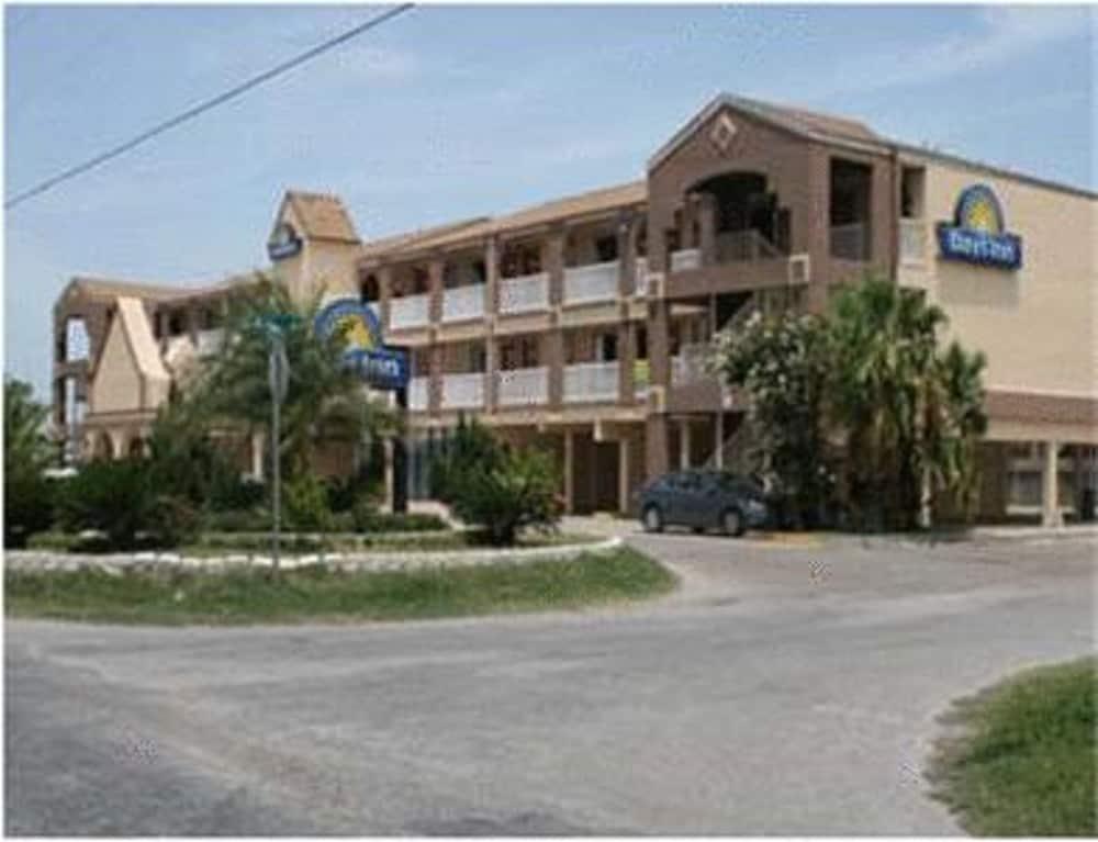 Days Inn By Wyndham Corpus Christi Beach Exterior photo